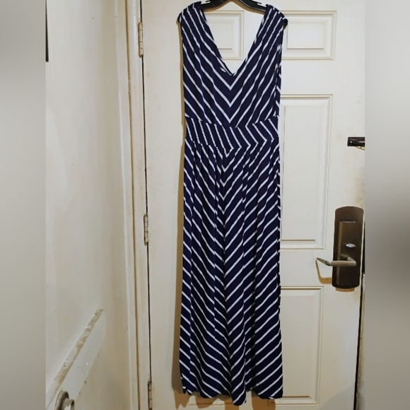 Torrid Size 1 Navy and White Striped Maxi Dress - Picture 1 of 4